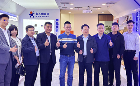 濟(jì)南市工商聯(lián)、濟(jì)南市新生代企業(yè)家聯(lián)誼會(huì)及滕州市工商聯(lián)、滕州市新生代企業(yè)家聯(lián)誼會(huì)一行蒞臨有人物聯(lián)網(wǎng)參訪
